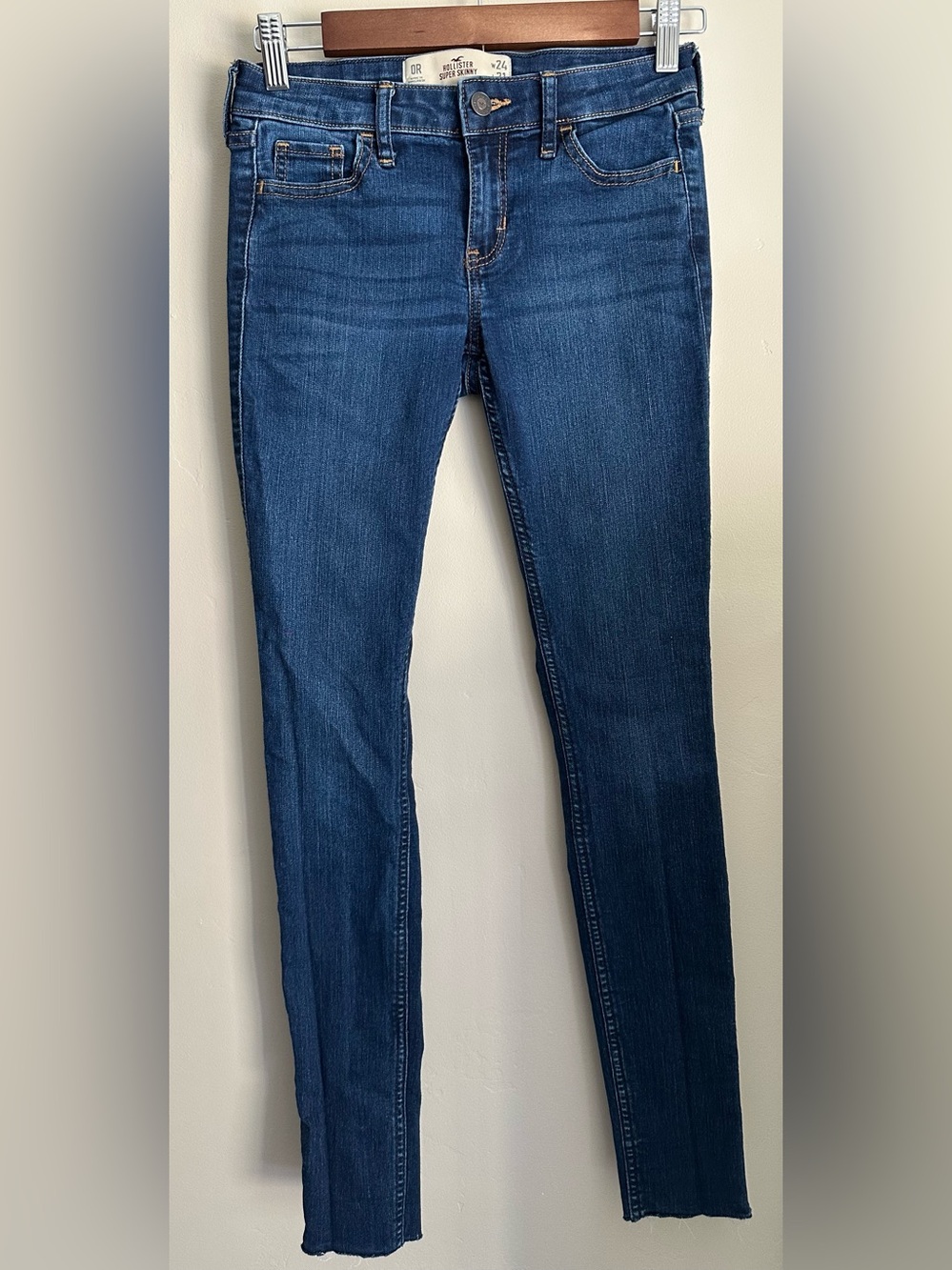 Hollister Women’s 24x31 Dark Indigo Skinny Jeans
